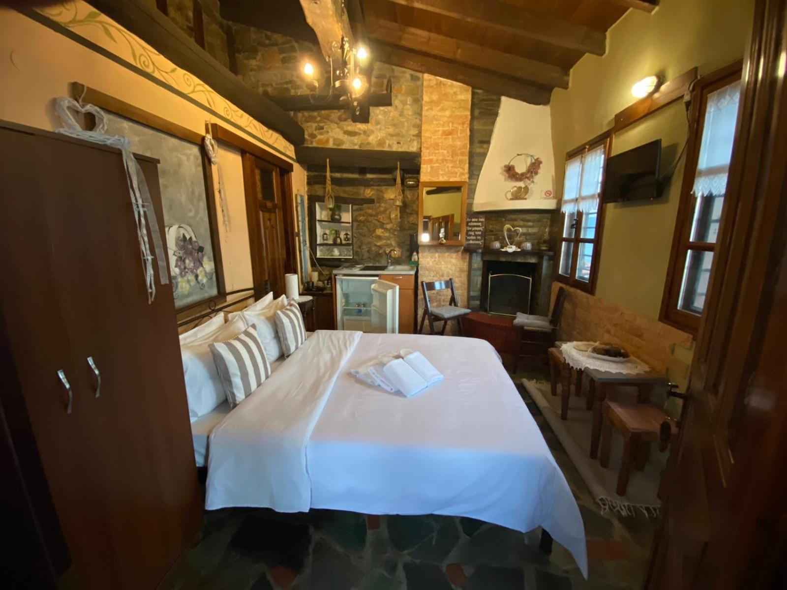 פליאוס פנטלימון Traditional Guesthouse Erato מראה חיצוני תמונה