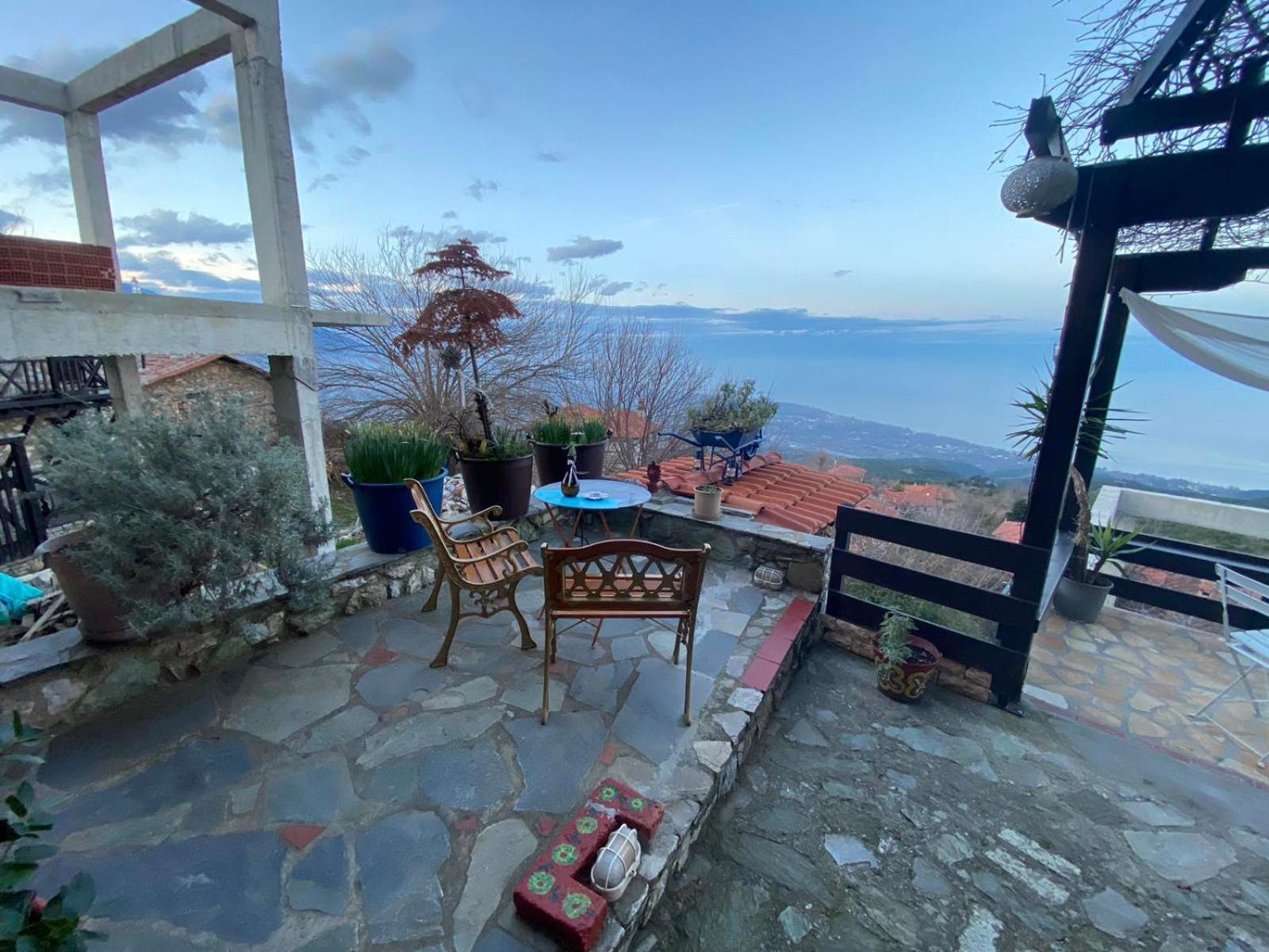 פליאוס פנטלימון Traditional Guesthouse Erato מראה חיצוני תמונה