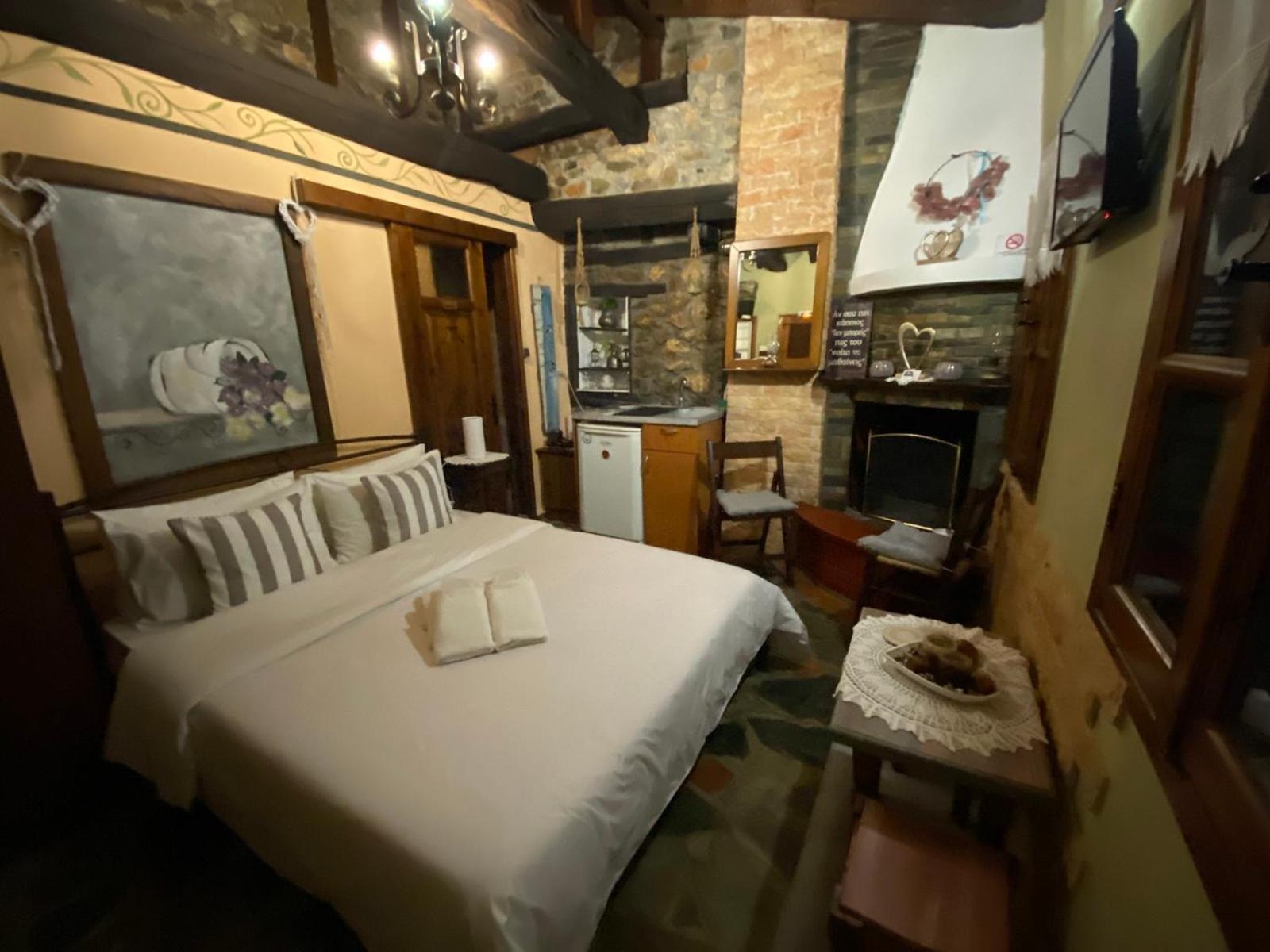 פליאוס פנטלימון Traditional Guesthouse Erato מראה חיצוני תמונה